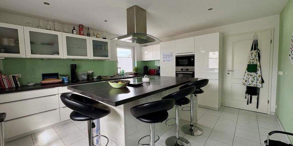 Von privat: Ruhiges Einfamilienhaus mit Einliegerwohnung 7 zimmer