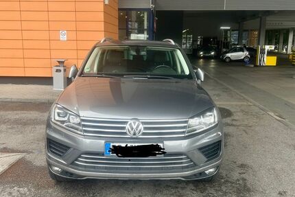 VW Touareg 228.000 km 17.950 € Stuttgart 70182
