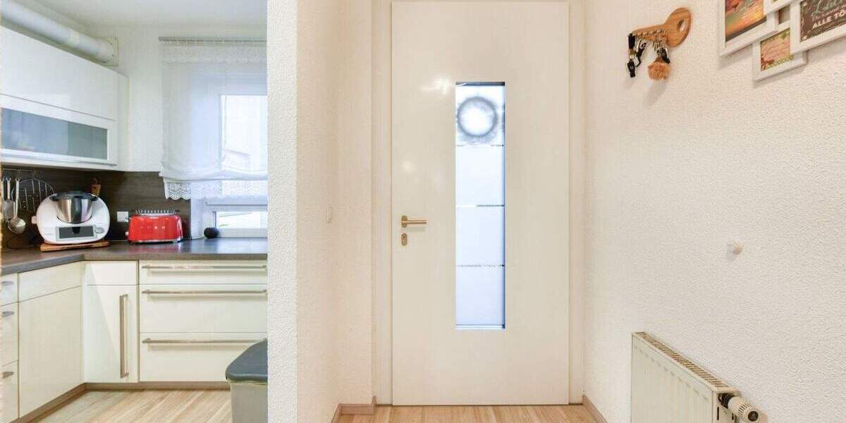 +++ 1-Fam.-RMH (WEG) - Garten, Terrasse, Balkon, Holzkamin - Galerie - inkl. EBK, Einzel-Garage & Kfz-Stellplatz +++ 4 zimmer