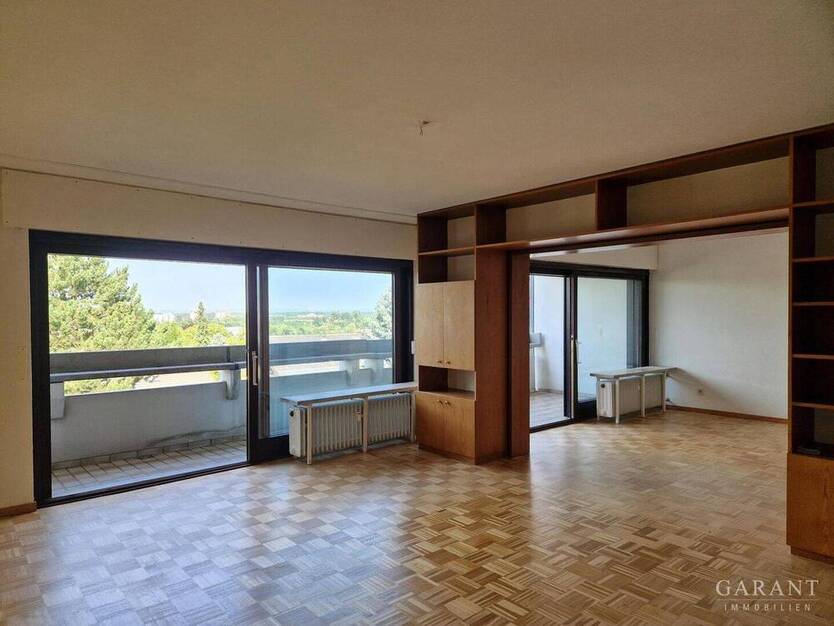 * 2,5 Zimmer mit tollem Weitblick ins Grüne und gemütlicher Loggia *