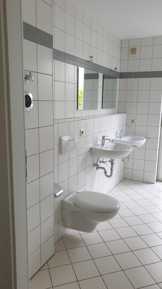 2 Zi-Wohn. (Erweiterung zur 3 Zi-Wohnung (100 qm) möglich)
