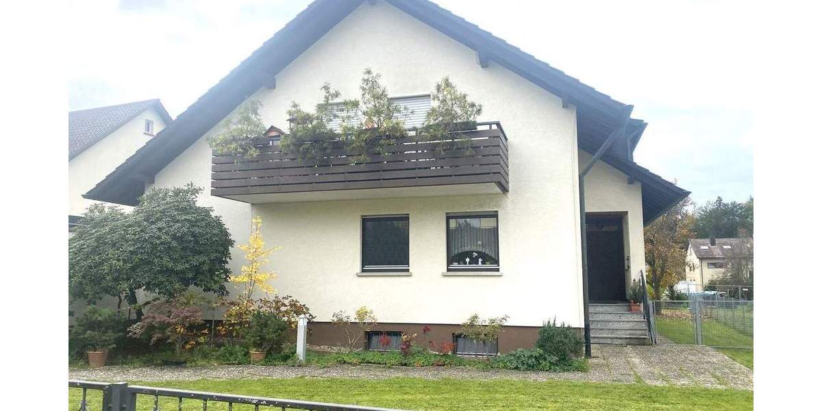 freistehendes gepflegtes 3-Familienhaus mit Doppelgarage 9 zimmer