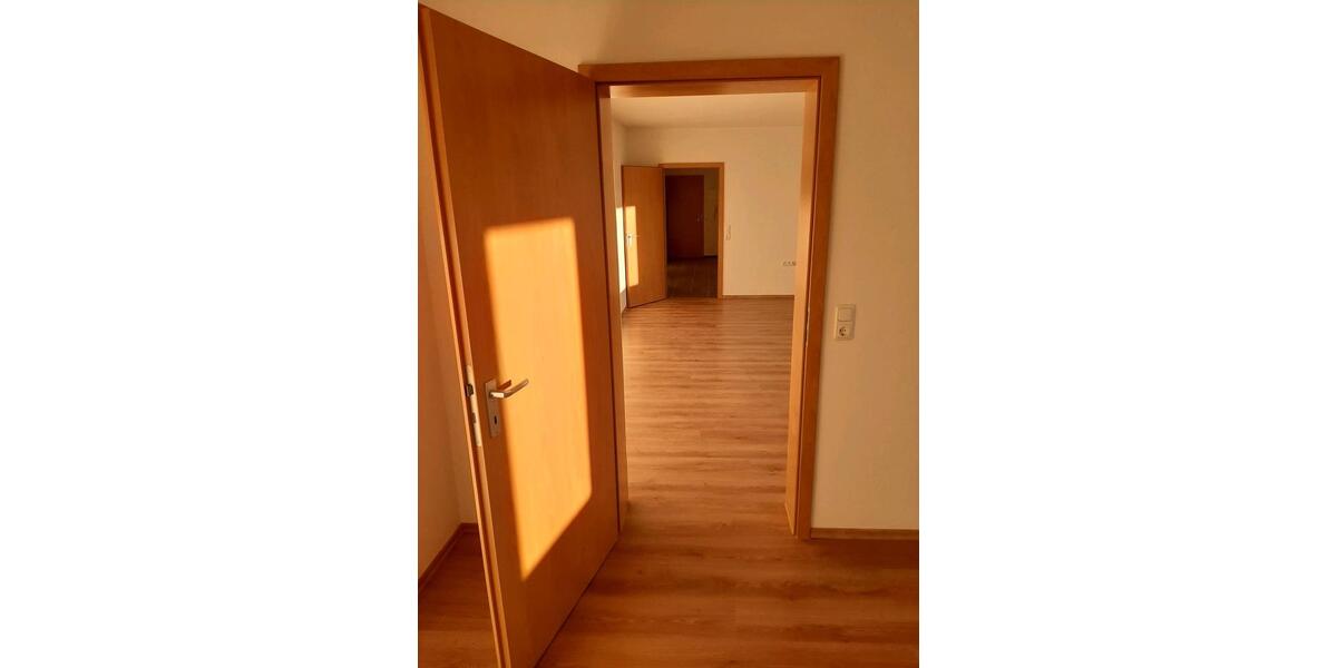 Etagenwohnung Sachsenheim - 4.5 Zimmer, 94 m&sup2;, 1.250&euro; | Angebot:25821678