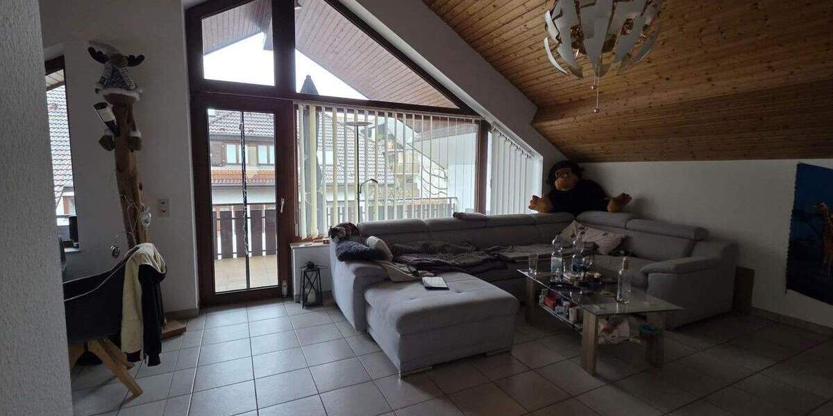 Etagenwohnung Pforzheim Südweststadt - 2 Zimmer, 70 m&sup2;, 755&euro; | Angebot:25096073