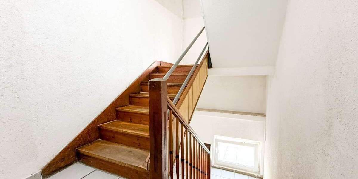 Modernisiertes 4-Familienhaus fußläufig zur S-Bahn 1 zimmer