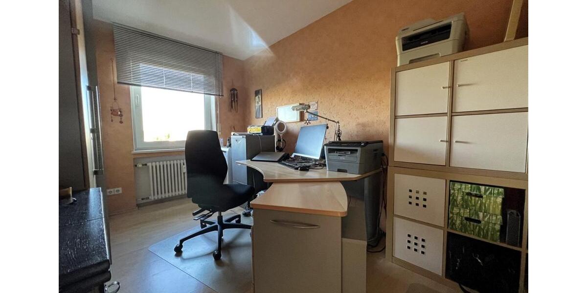 Helle 3-ZKB mit Tageslichtbad in der KA-Oststadt zu verkaufen 3 zimmer