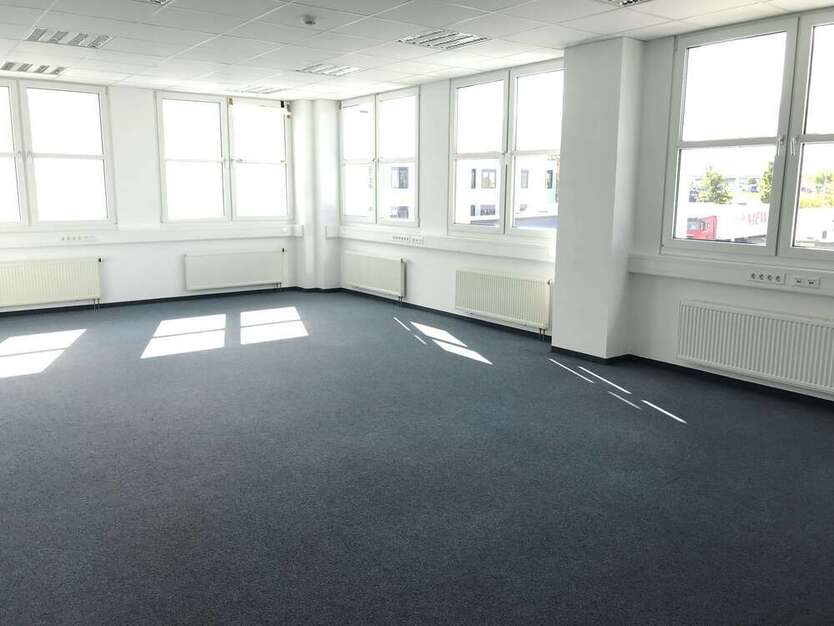 Büro in Holzgerlingen 939 € 80 m²