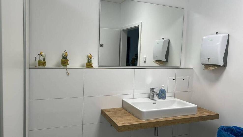 NEUBAU: Möblierter Büroraum mit Küche und Meeting-Bereich - All-in-Miete