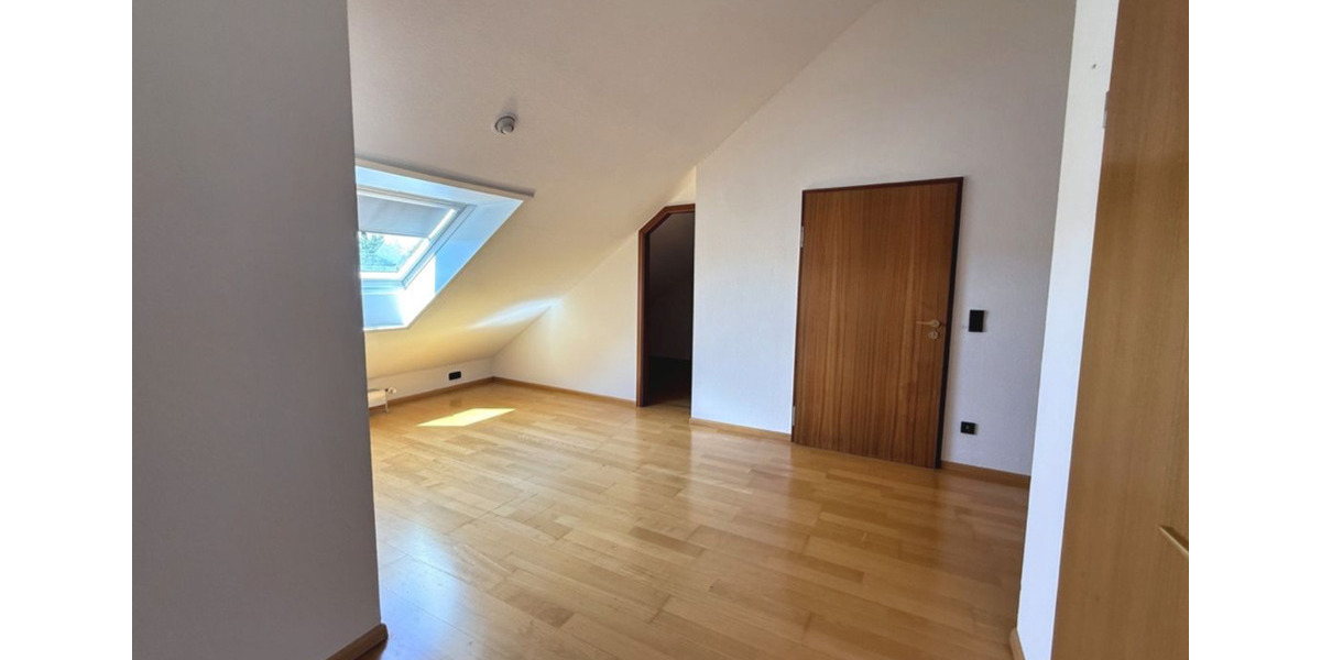 4 Zimmer Wohnung über den Dächern vor Karlsruhe 5 zimmer