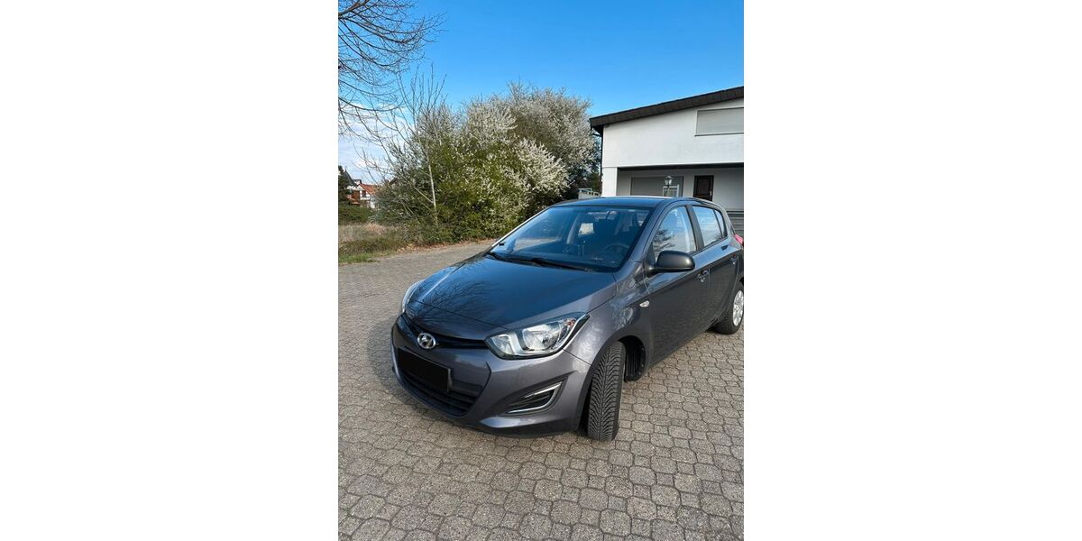 Hyundai i20 67.000 km 6.300 &euro; Karlsdorf-Neuthard 76689