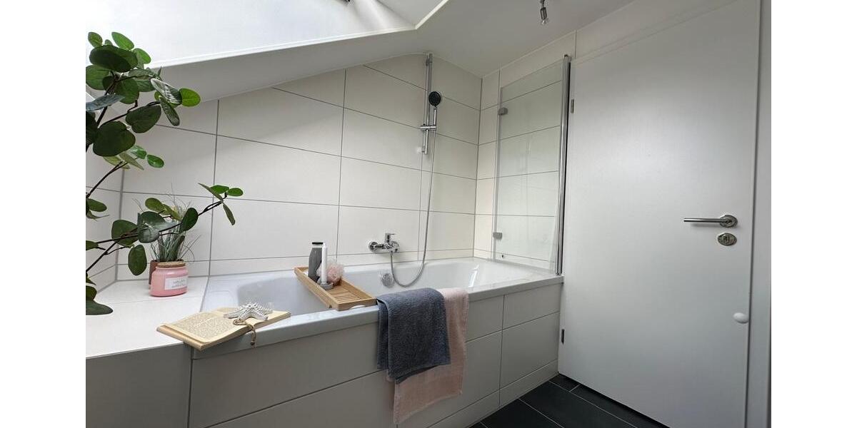 Dachgeschoßwohnung Ditzingen - 2.5 Zimmer, 52 m&sup2;, 900&euro; | Angebot:26464801