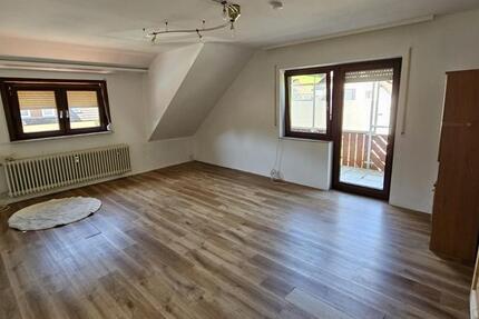 Schöne 3,5 Zimmer 140qm Wohnung mit großem Balkon