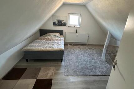 Zu vermieten ab 01.03.: DG-Wohnung 1 zimmer