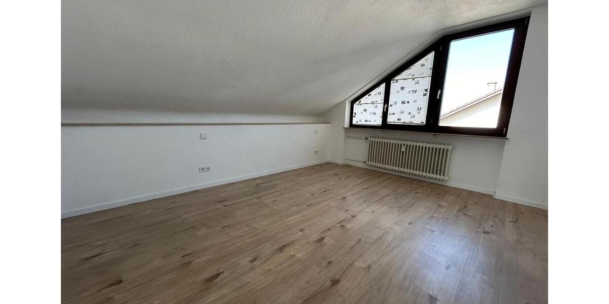 Dachgeschoßwohnung Karlsdorf-Neuthard Neuthard - 3 Zimmer, 74 m&sup2;, 800&euro; | Angebot:26178562