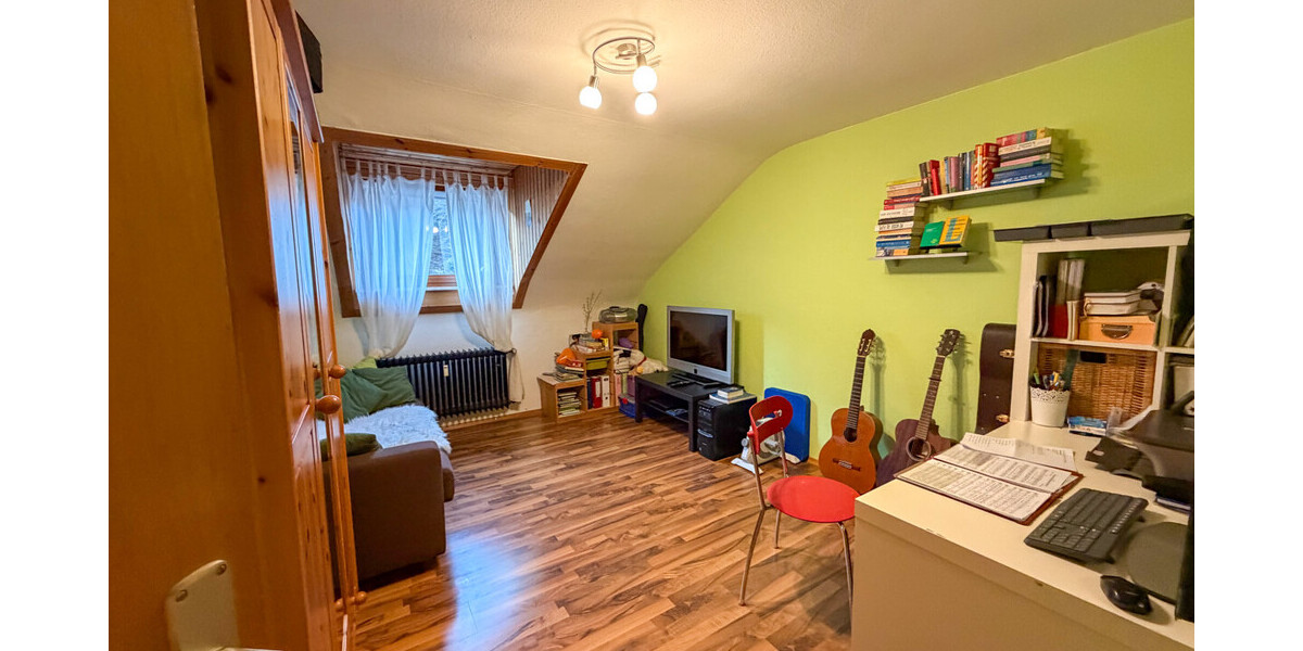 Ruhige 3-Zimmer-Dachgeschosswohnung mit Balkon & Carport – Kapitalanlage mit Potenzial - Dachgeschoßwohnung Bad Wildbad Calmbach | Angebot:25782367