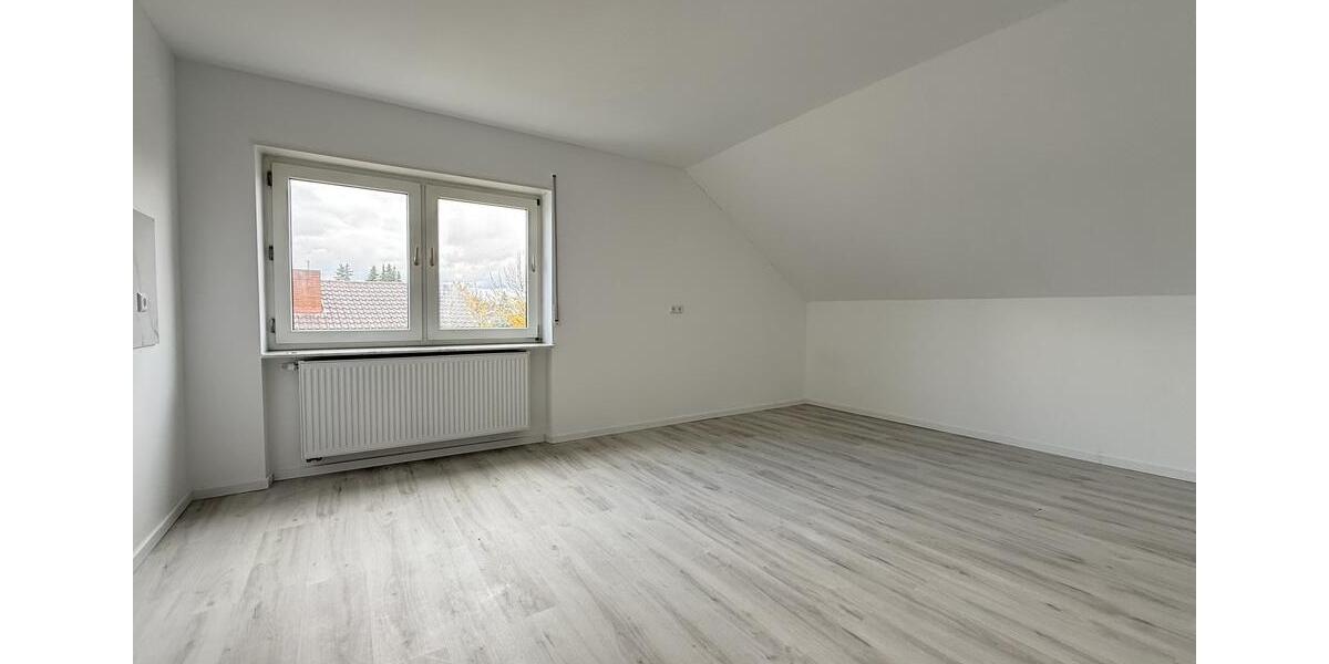 Dachgeschoßwohnung Kürnbach - 4 Zimmer, 120 m&sup2;, 1.050&euro; | Angebot:26284377