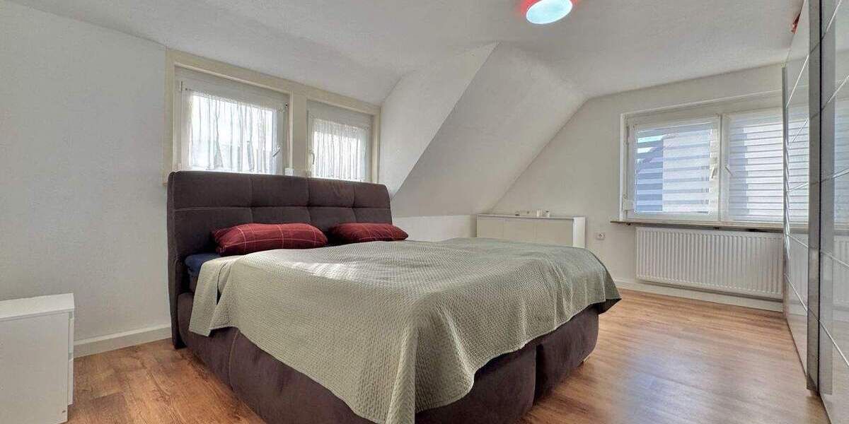 Mehrfamilienhaus, Wohnhaus Oberderdingen - 5 Zimmer, 130 m&sup2;, 395.000&euro; | Angebot:25846247