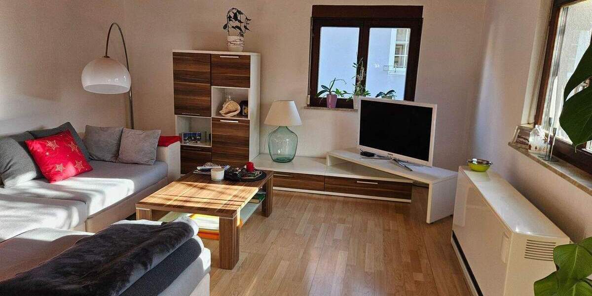 Mehrfamilienhaus mit zwei Wohnungen und Laden 6 zimmer