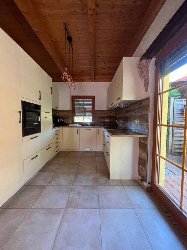 Mediterranes Einfamilienhaus in ruhiger Lage. Provisionsfrei, da Privatverkauf !!!