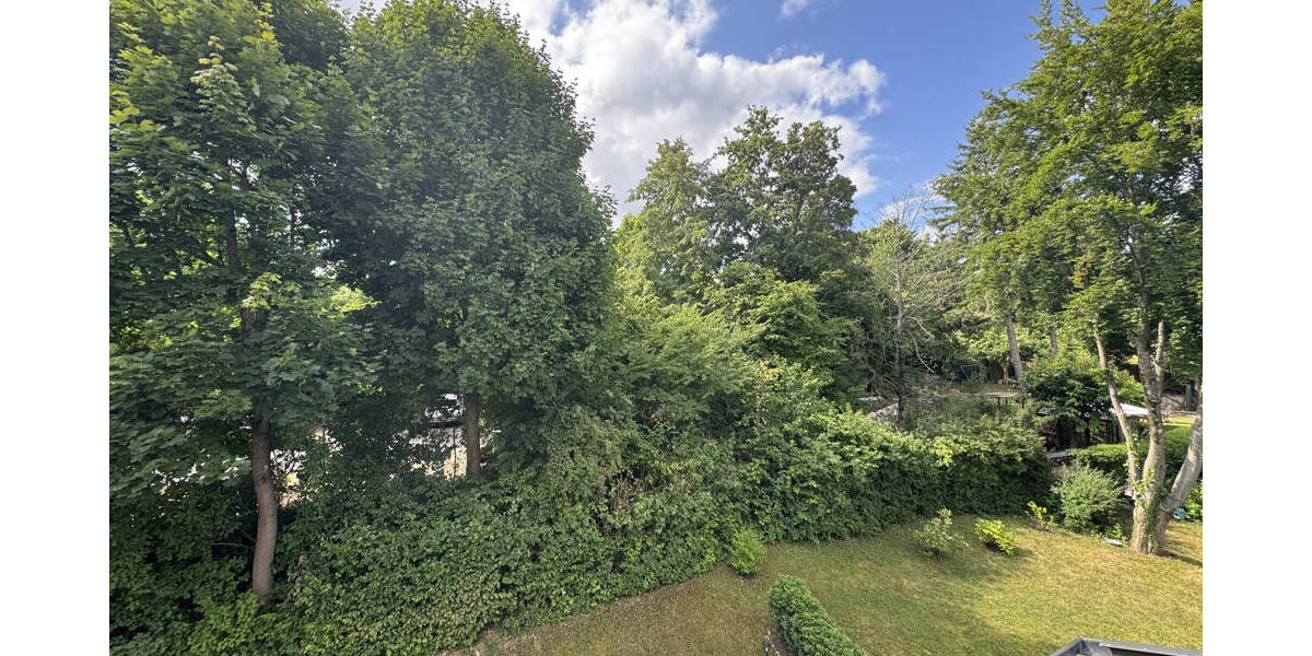 Charmante Dachgeschoßwohnung mit Terrasse und Tiefgaragenstellplatz + Keller am Wildpark Pforzheim 3 zimmer
