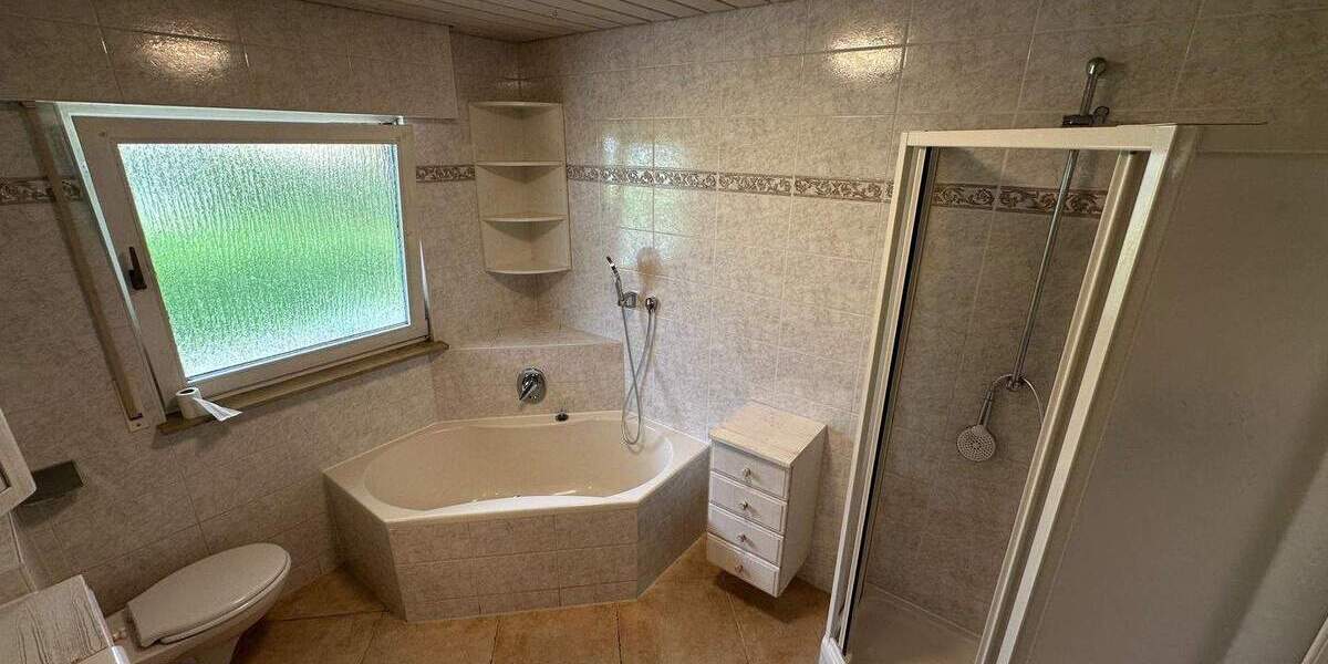 Mehrfamilienhaus, Wohnhaus Althengstett - 5 Zimmer, 199 m&sup2;, 2.500&euro; | Angebot:25821147