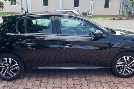 Peugeot 208 34.000 km 14.500 &euro; Karlsruhe 76185