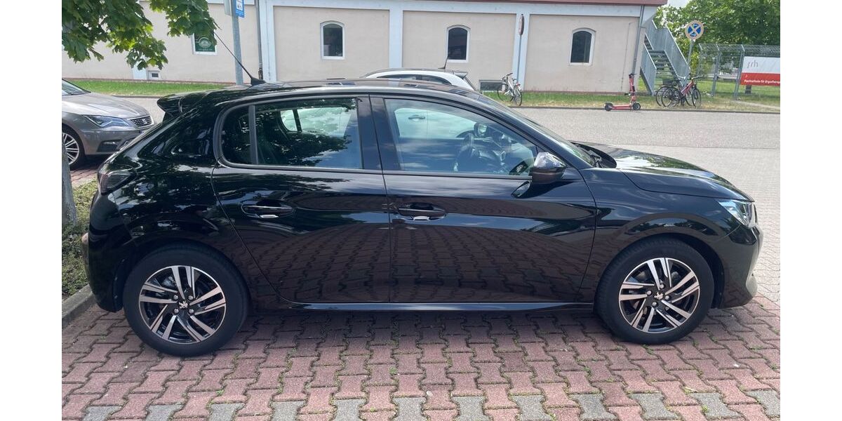 Peugeot 208 34.000 km 14.500 &euro; Karlsruhe 76185