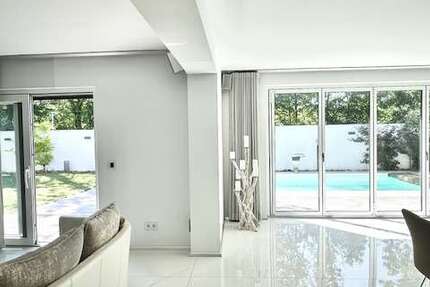 Modernes Wohnen auf höchstem Niveau – mit Pool & Doppelgarage - Haus Karlsruhe Hagsfeld | Angebot:27529356
