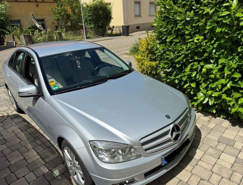 Mercedes-Benz 200 149.000 km 9.500 € Königsbach Stein 75203