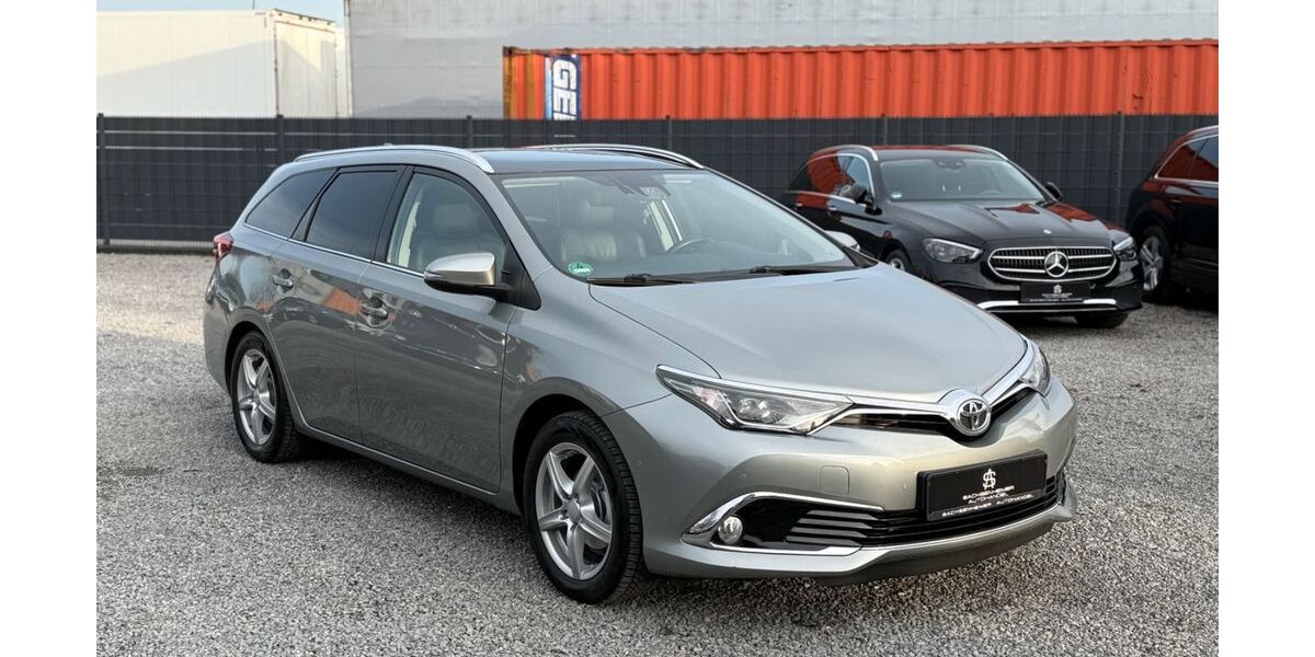 Toyota Auris 112.000 km 11.998 &euro; Sachsenheim 74343