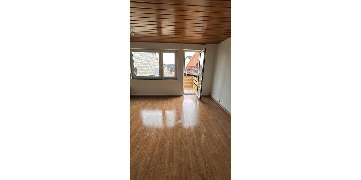 Etagenwohnung Sachsenheim - 3 Zimmer, 75 m&sup2;, 1.200&euro; | Angebot:25612985