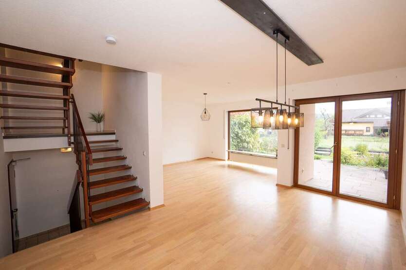 Haus zum Kaufen in Pforzheim 378.000 € 126.63 m² 6.5 zimmer