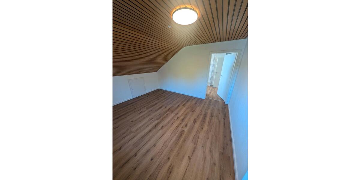 Dachgeschoßwohnung Karlsruhe Wettersbach - 5 Zimmer, 113 m&sup2;, 1.500&euro; | Angebot:26414163