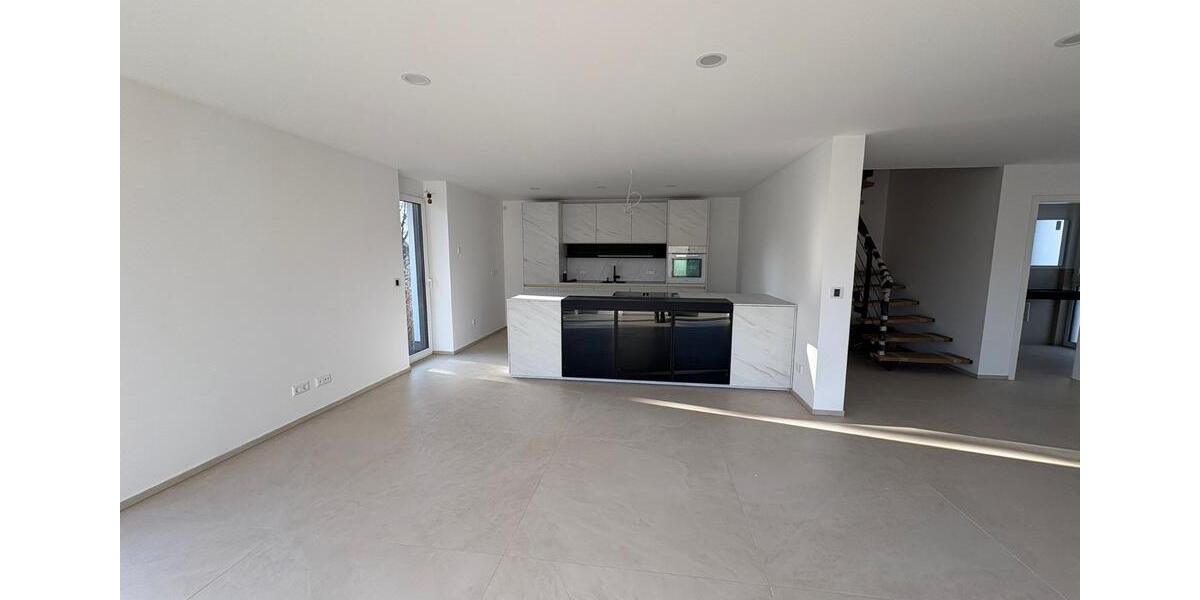 Erstbezug im hochwertigen Neubau mit 2 Balkonen in Rintheim 3.5 zimmer