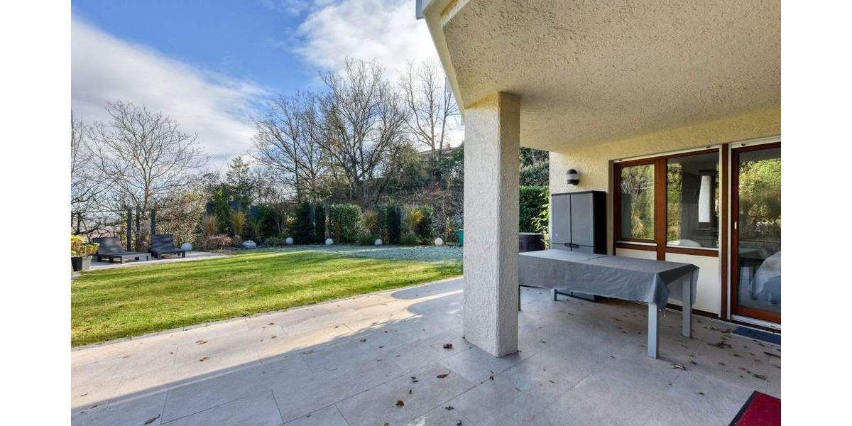 +++ 1-Fam.-RMH (WEG) - Garten, Terrasse, Balkon, Holzkamin - Galerie - inkl. EBK, Einzel-Garage & Kfz-Stellplatz +++ 4 zimmer