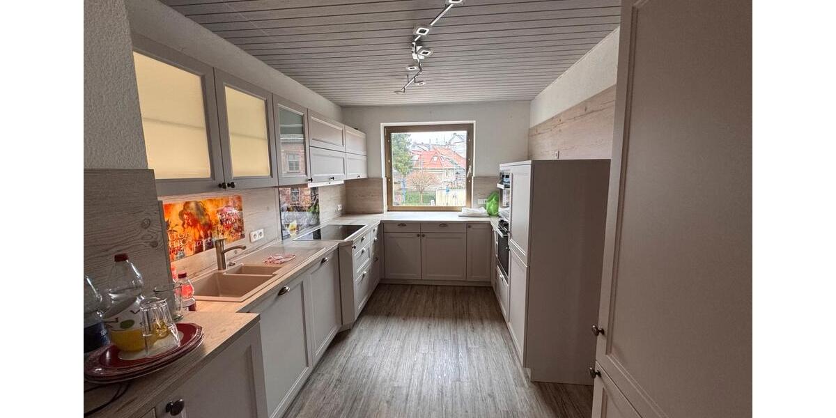 Maisonettenwohnung Waldbronn - 8 Zimmer, 273 m&sup2;, 1.700&euro; | Angebot:25436785