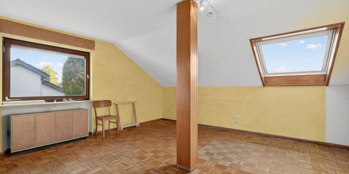 Charmantes Zweifamilienhaus mit Garten, Doppelgarage und vielen Möglichkeiten in Königsbach-Stein 9 zimmer