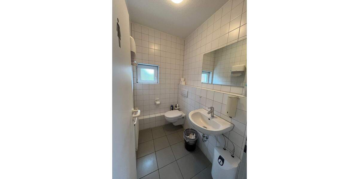 Gewerbeobjekt Karlsruhe Neureut - 7 Zimmer, 160 m&sup2;, 1.950&euro; | Angebot:25796987