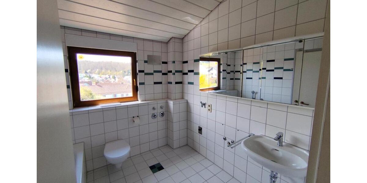 Dachgeschoßwohnung Neuenbürg - 2.5 Zimmer, 68 m&sup2;, 790&euro; | Angebot:26348666