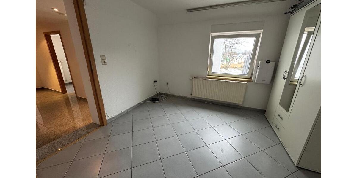 3-Zimmer-EG-Wohnung mit Hof in Niefern zimmer