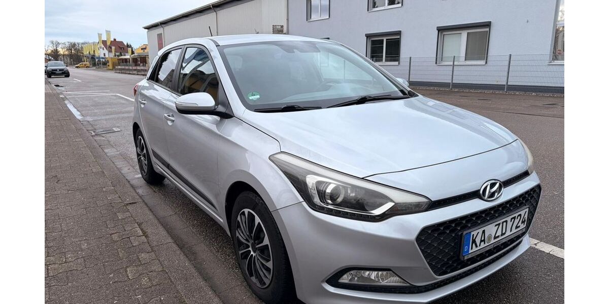 Hyundai i20 81.000 km 10.100 &euro; Karlsruhe 76187