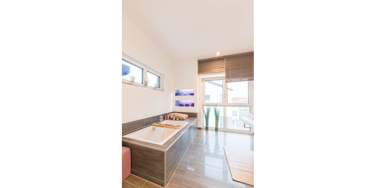 Modernes Wohnglück - Stilvolle City Villa für Eure Familie - Einfamilienhaus Straubenhardt | Angebot:27333257
