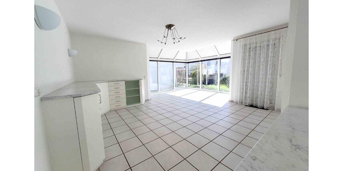 Einfamilienhaus Sersheim - 7 Zimmer, 185 m&sup2;, 1.900&euro; | Angebot:25267580