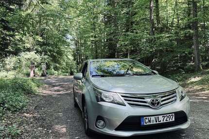 Toyota Avensis 174.000 km 5.500 &euro; Bad Liebenzell Unterhaugstett 75378