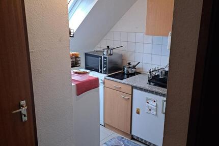 Freie helle, gepflegte 1-Zi-Wohnung DG mit TG-Stpl.