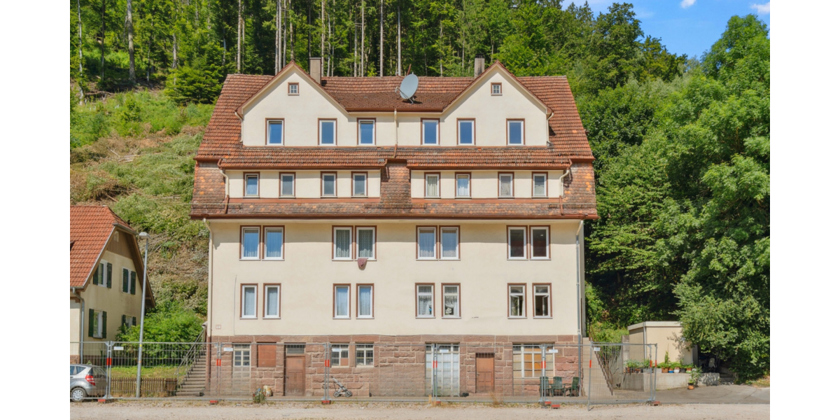 Haus zum Kaufen in Calw 547.500 € 583 m² 24 zimmer