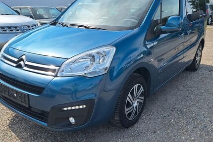 Citroen Berlingo 153.497 km 9.900 &euro; Karlsruhe 76185