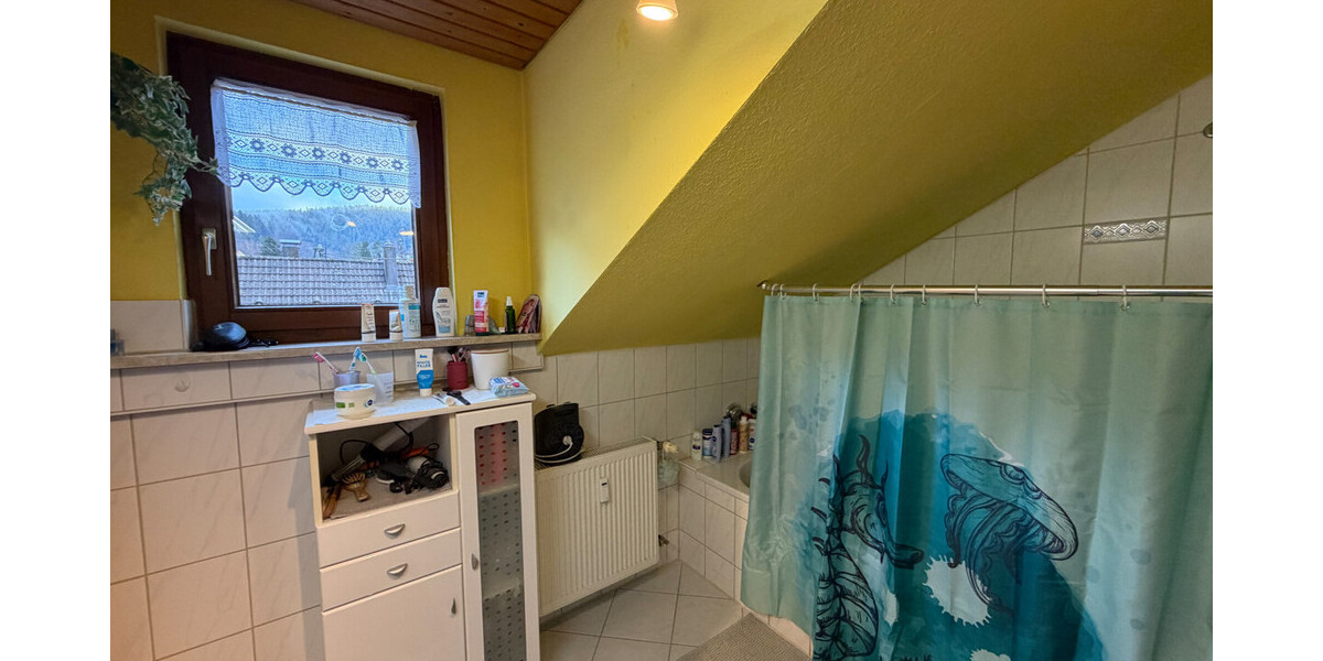 Ruhige 3-Zimmer-Dachgeschosswohnung mit Balkon & Carport – Kapitalanlage mit Potenzial - Dachgeschoßwohnung Bad Wildbad Calmbach | Angebot:26963890