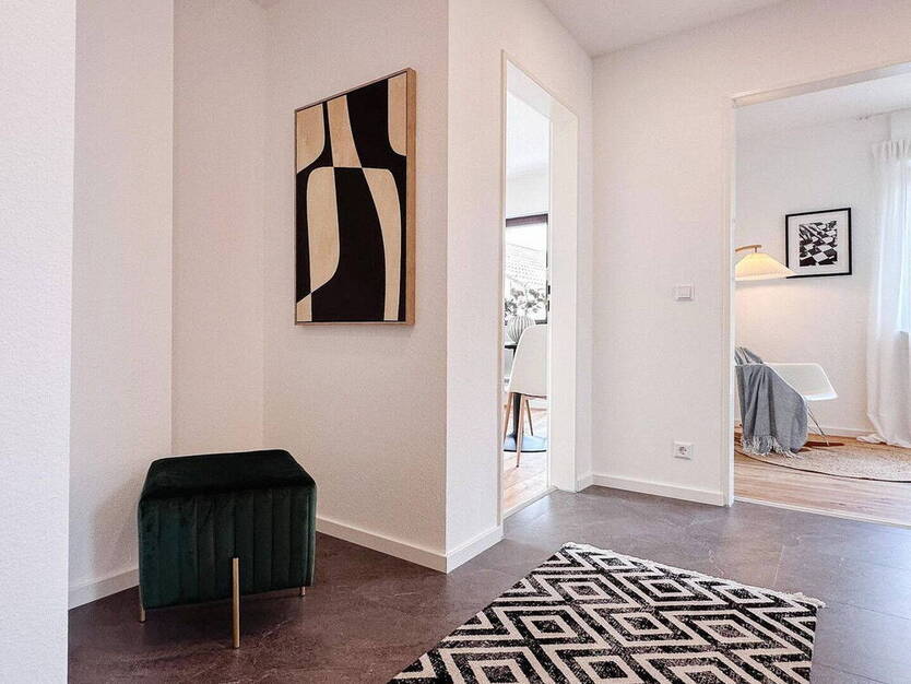 neu renoviert: 3 Zimmer mit Balkon und Stellplatz