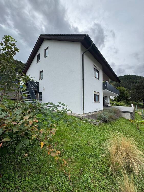 Vielseitiges Einfamilienhaus in idyllischer Lage - perfekt für Familien oder mehrere Generationen